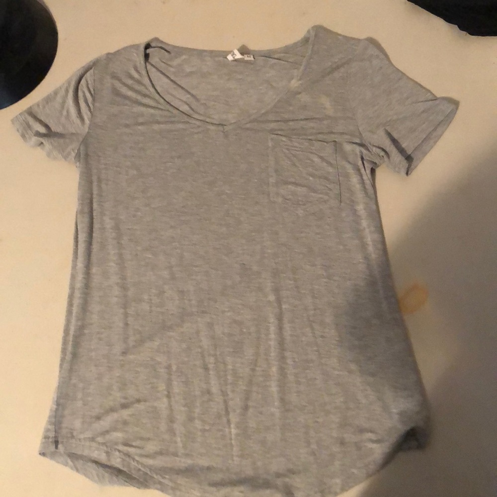 Short sleeve gray shirt with pocket